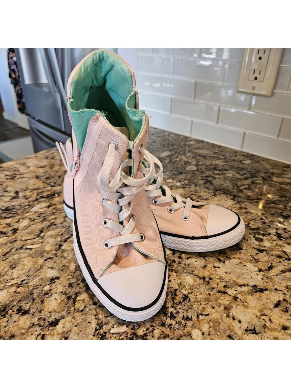 Converse Chuck Taylor Women's 6 Pink Watermelon Zip And Tie